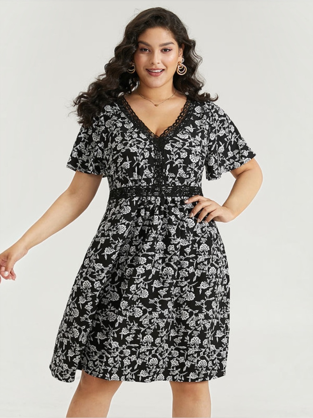 BloomChic Plus Size 18-20 Black White Floral Lace Trim V-Neck Midi Dress